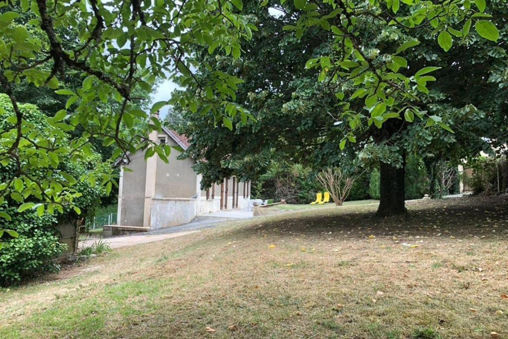 Au Lilas Rose Maison Entre Campagne Et Village Belves Exterior photo