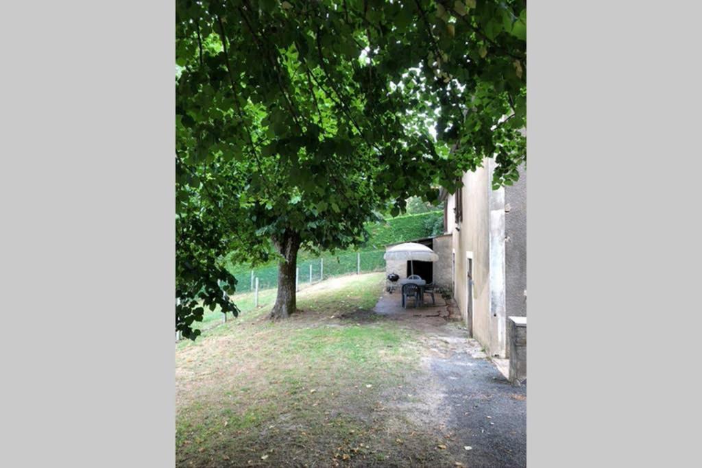 Au Lilas Rose Maison Entre Campagne Et Village Belves Exterior photo