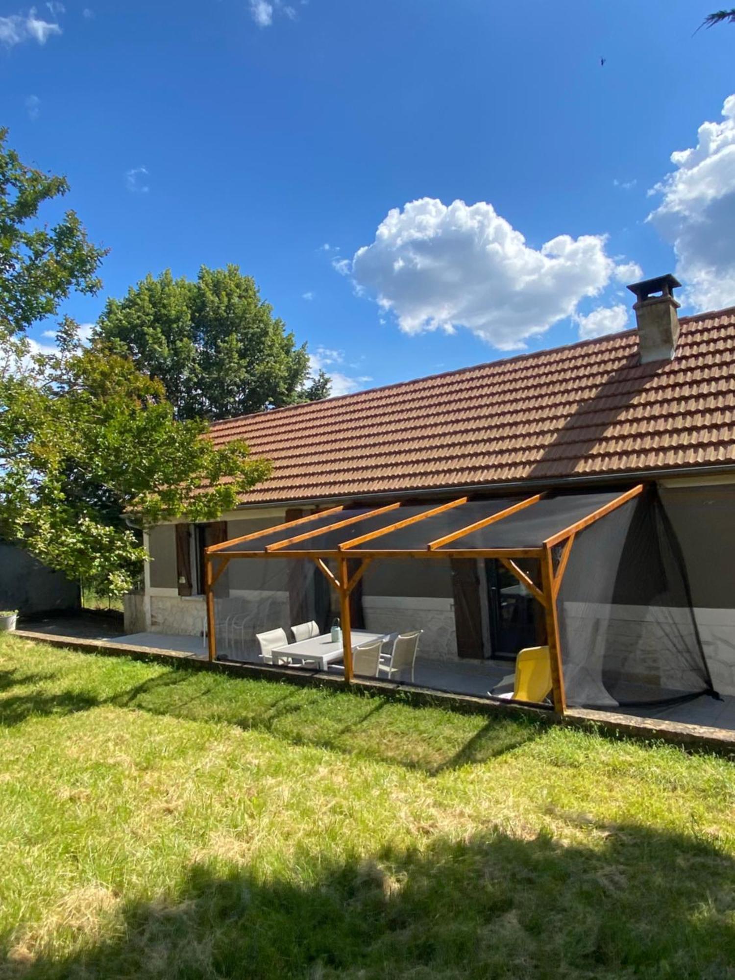 Au Lilas Rose Maison Entre Campagne Et Village Belves Exterior photo