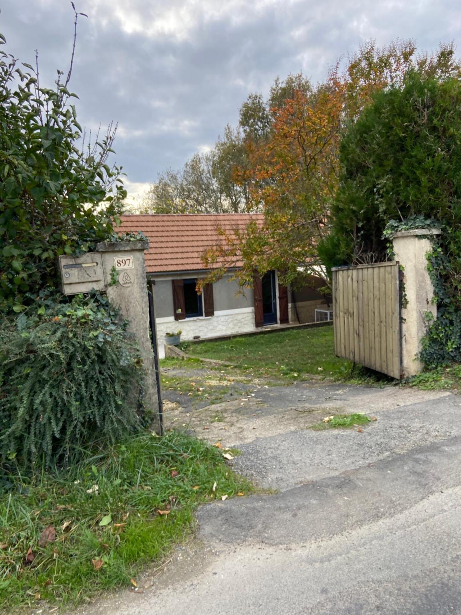 Au Lilas Rose Maison Entre Campagne Et Village Belves Exterior photo